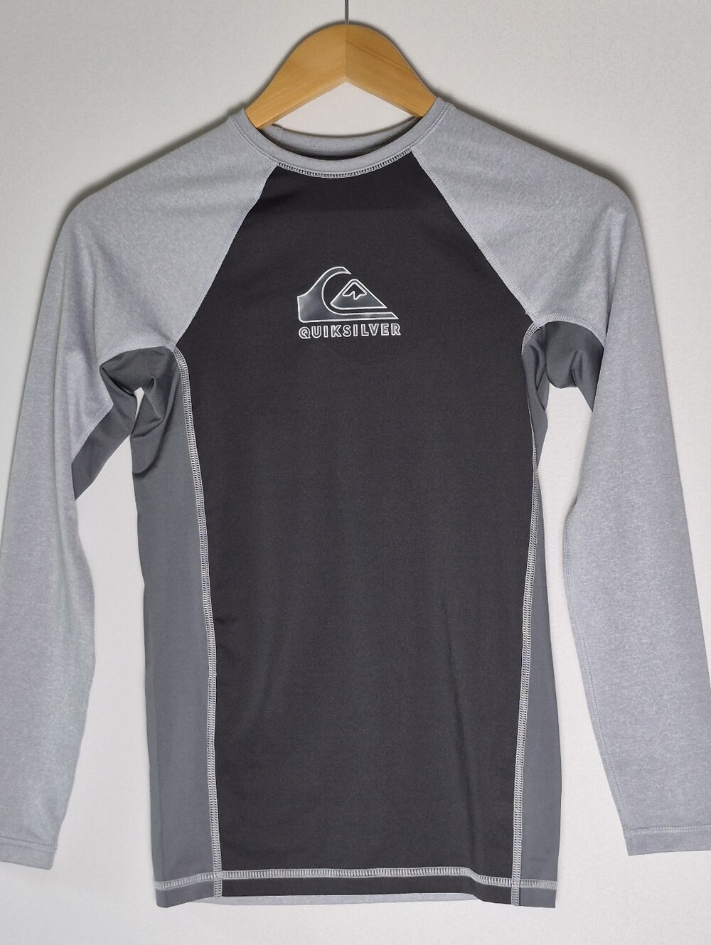 Quiksilver Long Sleeve Rashguard Kids Youth 16 XL Quick Dry Active Surf Swim Sun